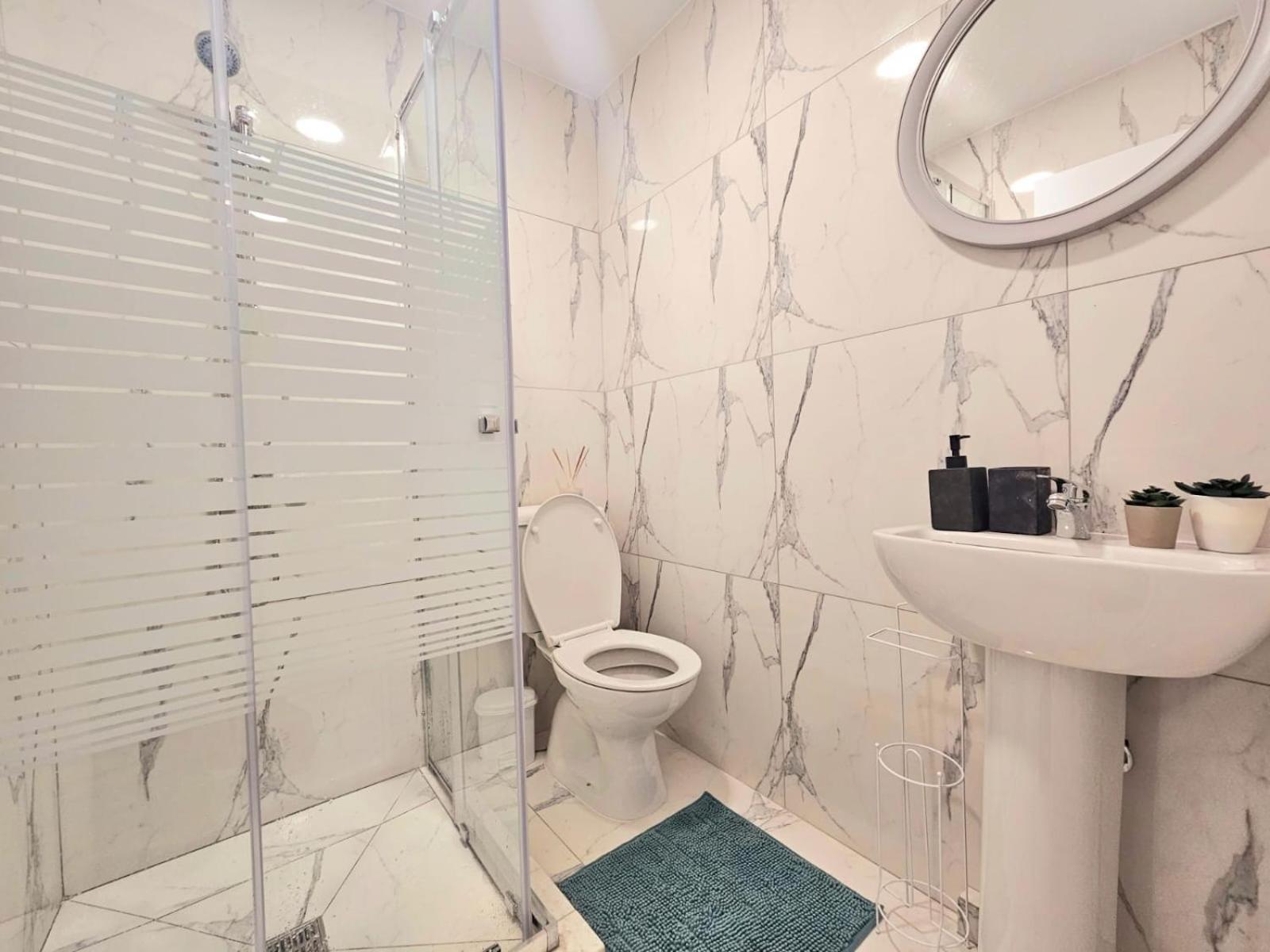 1Bd Beach Apartment Пафос Екстериор снимка